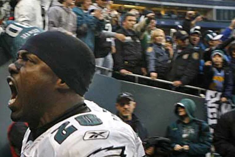 Eagles Brian Dawkins yells for the Eagles faithful at the end of a game in November. ( Ron Cortes / Staff Photographer )
