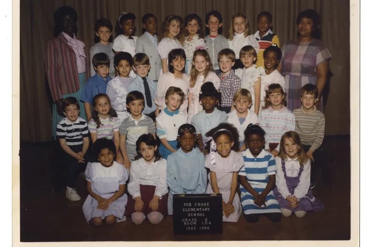 Class photo of Fox Chase Elementary School, Grade 2, Room 104 (1985-1986). Kristen Graham (second row, fourth from left), lived in a homogeneous neighborhood, but attended diverse schools thanks to Philadelphia's voluntary school desegregation program.