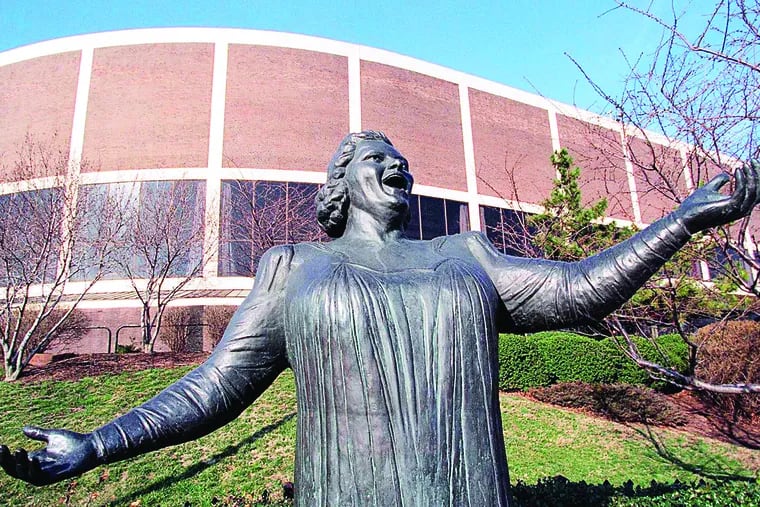 The Kate Smith statue as it appeared before it was removed.
