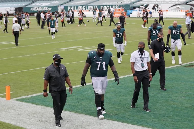 Eagles tackle Jason Peters (71), who was apparently injured in overtime, walks off after a game against the Cincinnati Bengals at Lincoln Financial Field on Sunday.