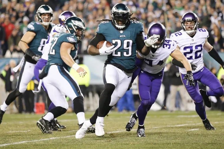 Running back LeGarrette Blount, in action against the Vikings, will be one of the Eagles’ unrestricted free agents.