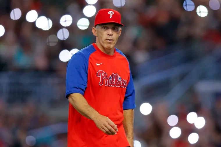Phillies manager Joe Girardi returns to the dugout after a pitching change in the sixth inning Tuesday against the Braves.
