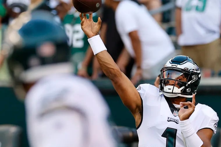 Philadelphia Eagles quarterback Jalen Hurts (1) warms up before the game against the New York Jets at Lincoln Financial Field on Friday.