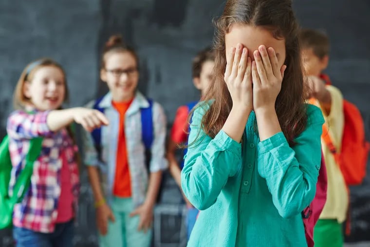 Bullied students might be experimenting with pain-relief medications to lessen mental distress, researchers suggest.