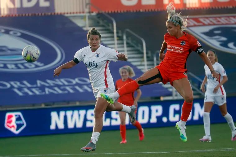 Houston Dash forward Rachel Daly, front right, takes a shot as New Hope native Amber Brooks of OL Reign looks on during the first half.