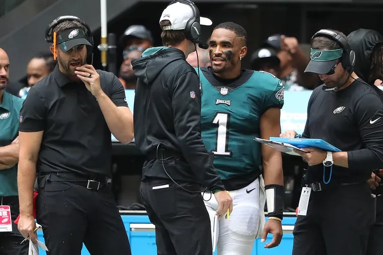 Eagles head coach Nick Sirianni (far left) and quarterback Jalen Hurts (1) on the sideline with coaching staff during the team's 32-6 win over the Falcons last Sunday.