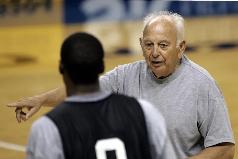 Pete Carril in 2007 at a Washington Wizards training camp.