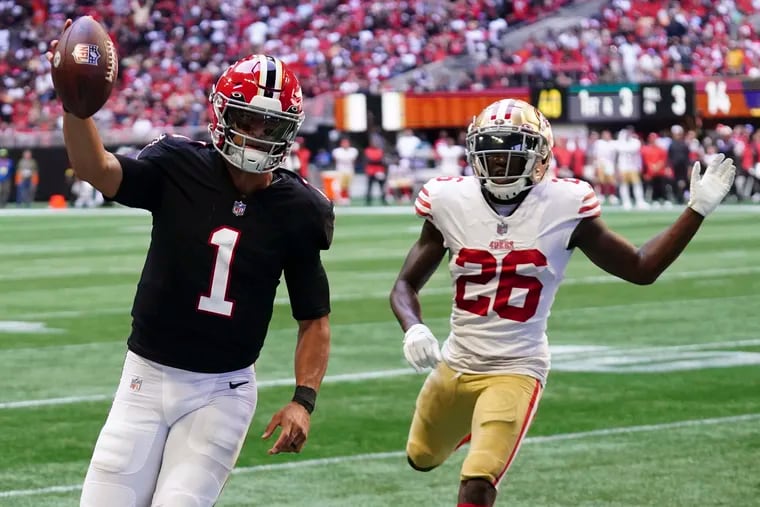 Falcons quarterback Marcus Mariota (1) runs into the end zone for a touchdown against 49ers cornerback Samuel Womack III during a game last season.