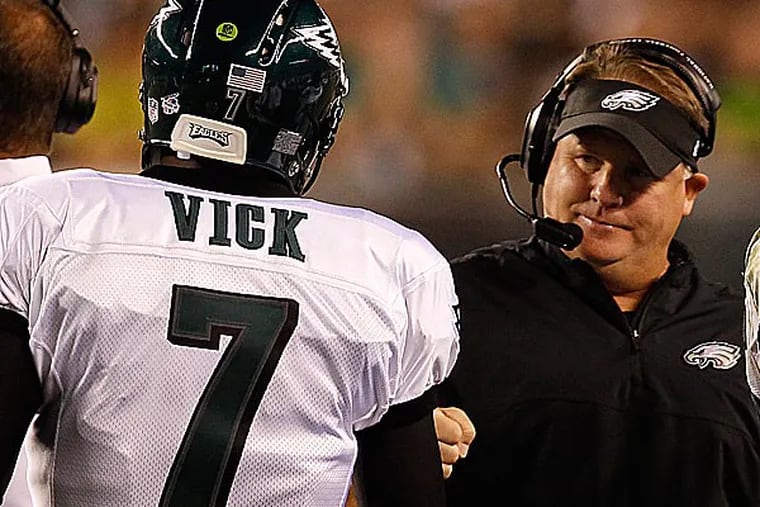 Eagles head coach Chip Kelly and quarterback Michael Vick. (David Maialetti/Staff Photographer)