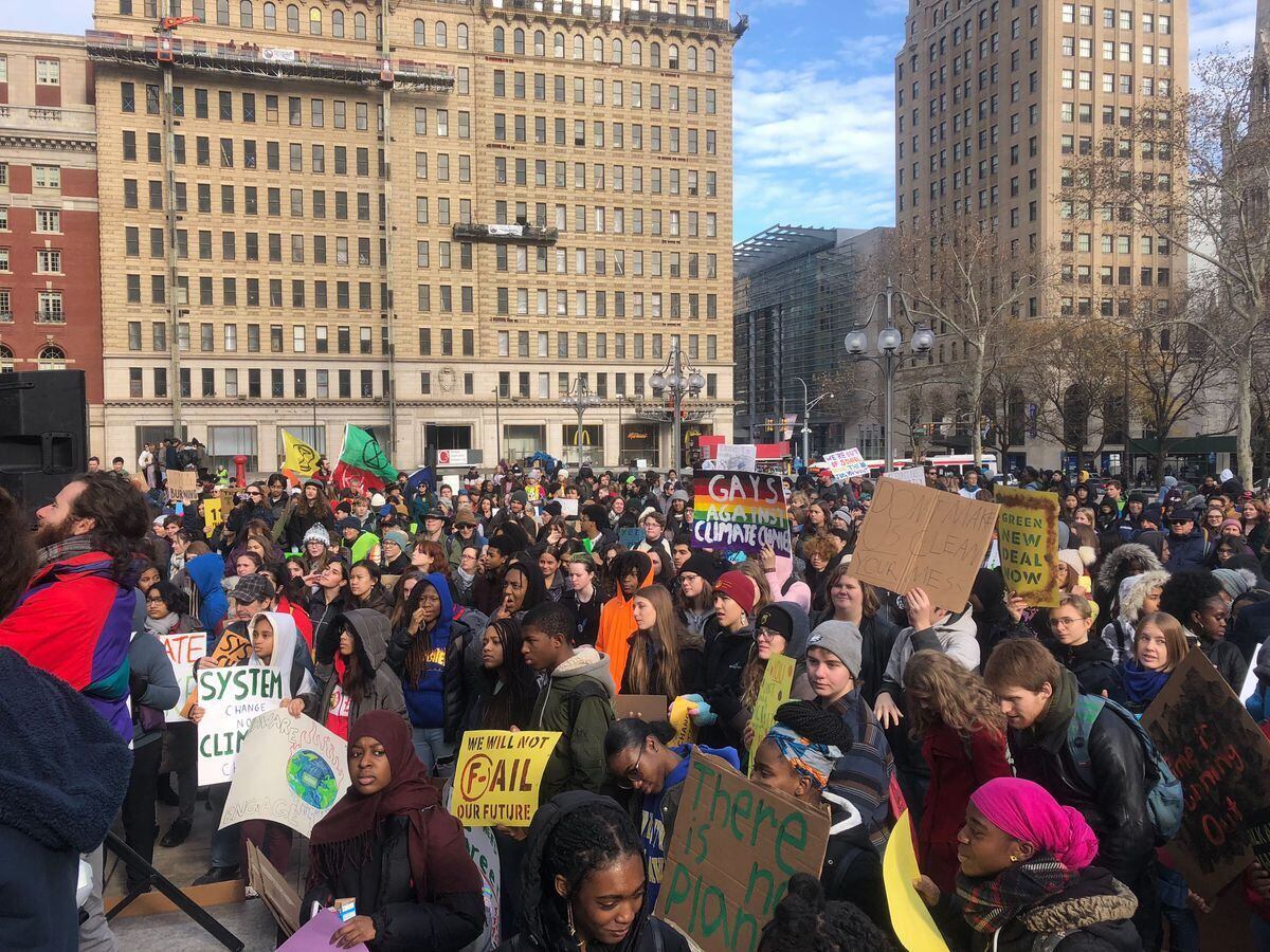 Students rally over climate change at Philly youth strike - The Philadelphia Inquirer