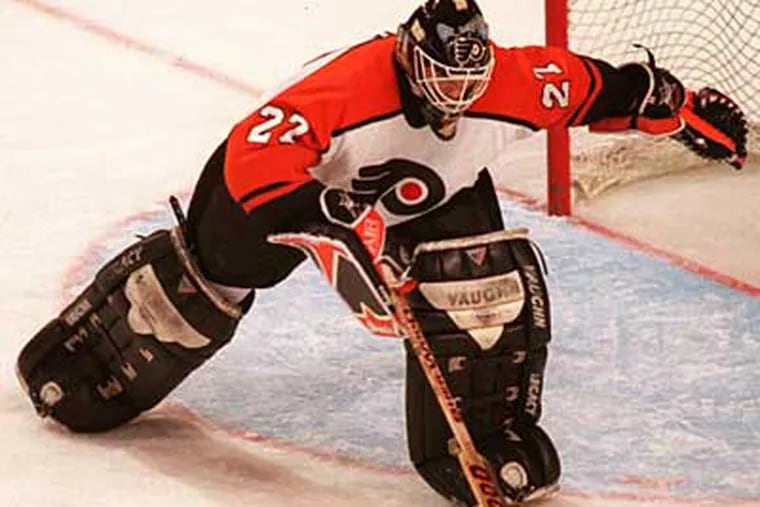 Ron Hextall played in both Philadelphia and Los Angeles during his career in the NHL. (File photo)
