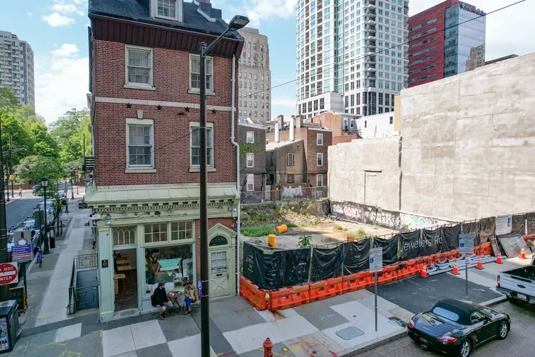 The vacant lot at Seventh and Sansom Streets on Jewelers Row, where Toll Bros. had proposed a high-rise housing tower.