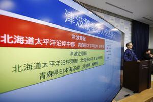 Japan warns of slightly increased risk of mega-quake after a 7.7