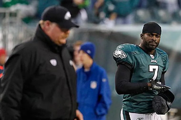 Andy Reid said Friday that he expected Michael Vick to play next Sunday at Miami. (Ron Cortes/Staff file photo)