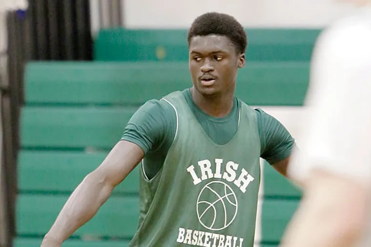 Camden Catholic H.S. basketball player Demola Onifade directs a
teammate during practice.  (Elizabeth Robertson/Staff Photographer)