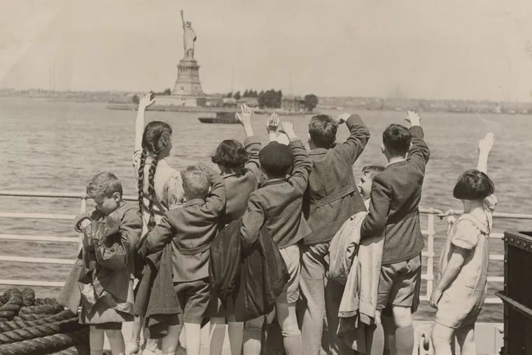 Viennese Jewish refugee children rescued by Philadelphia couple arrive NYC in 1939