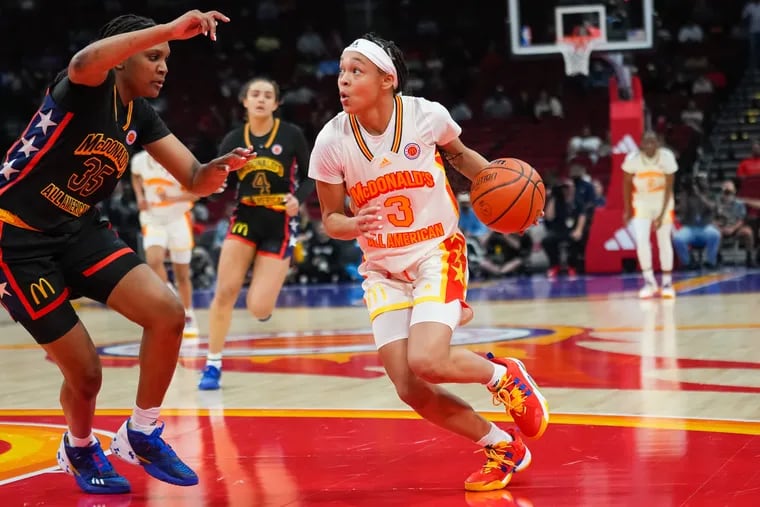 HOUSTON, TEXAS - MARCH 28: Hannah Hidalgo #3 of the East team dribbles the ball during the the 2023 McDonald's High School Girls All-American Game at Toyota Center on March 28, 2023 in Houston, Texas. (Photo by Alex Bierens de Haan/Getty Images)