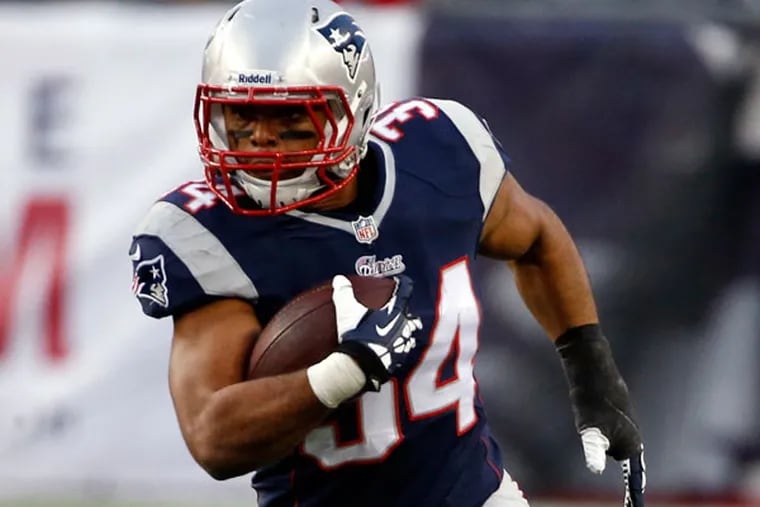 Patriots running back Shane Vereen runs against the Cleveland Browns in the fourth quarter of an NFL football game Sunday, Dec. 8, 2013, in Foxborough, Mass. The Patriots came from behind to win 27-26. (Elise Amendola/AP)