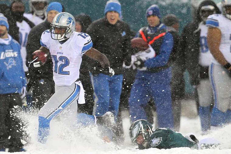 Lions' Jeremy Ross leaves Eagles' Alex Henery in his snowy wake on 98-yard kickoff return for a touchdown. ( DAVID MAIALETTI / Staff Photographer )