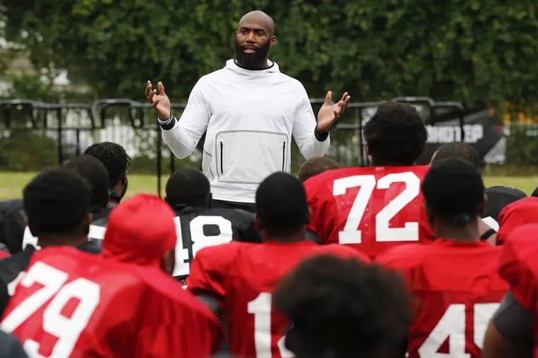 Eagles safety Malcolm Jenkins addresses Imhotep Charter's football players during Monday's practice.