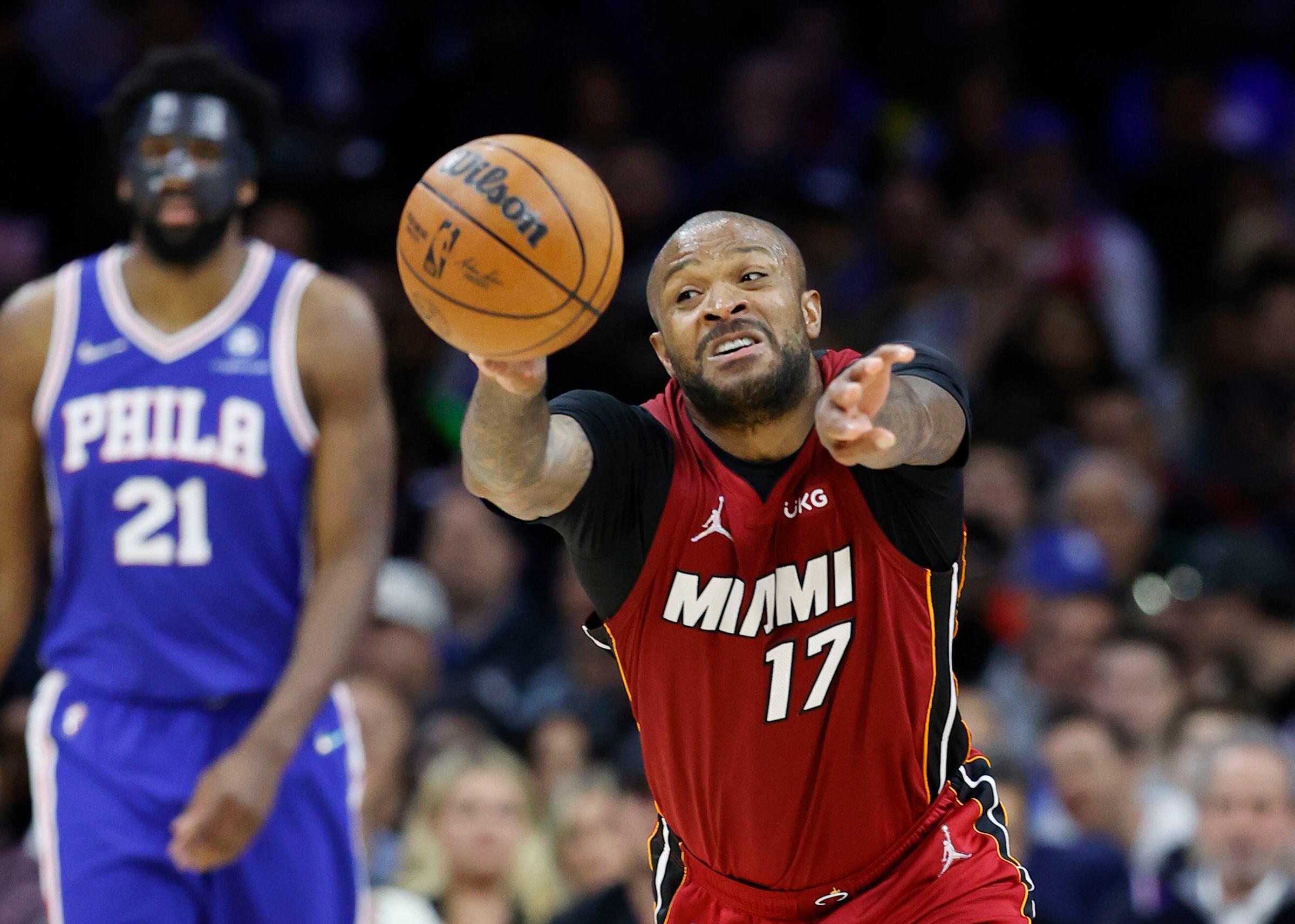 PJ Tucker contract: Veteran forward signs three-year, $33.2 million deal  with 76ers, per report - DraftKings Network