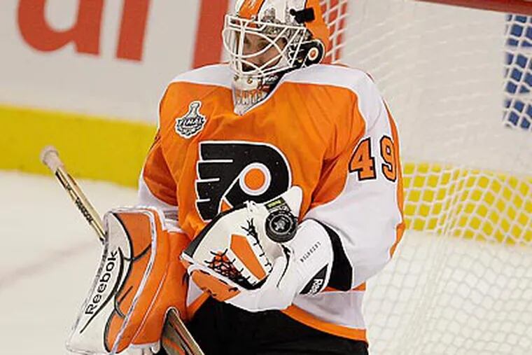 Flyers GM Paul Holmgren met with Michael Leighton's agent to discuss a possible extension. (David Maialetti / Staff Photographer)