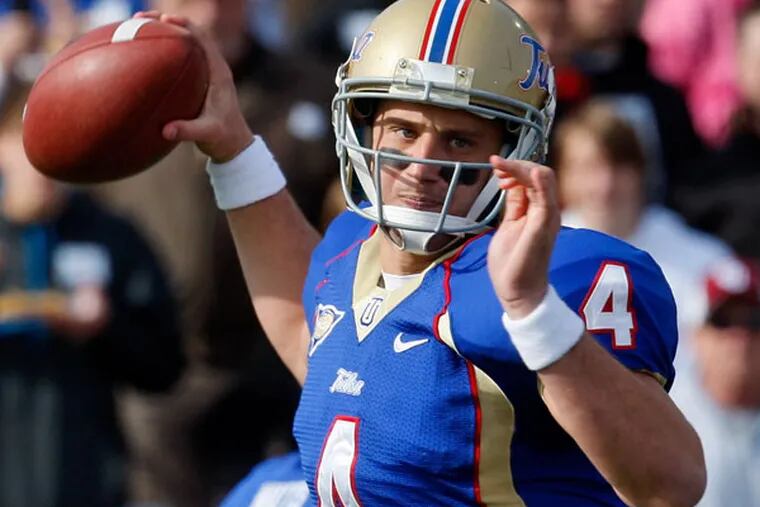 Former Tulsa quarterback G.J. Kinne is expected to sign with the Eagles. (Sue Ogrocki/AP file)