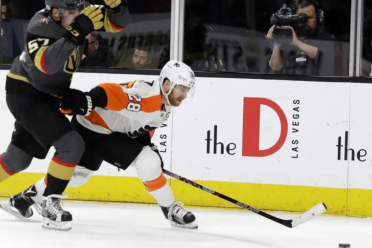 Claude Giroux (right) getting position on David Perron during the Flyers’ 4-1 win Sunday night in Vegas.
