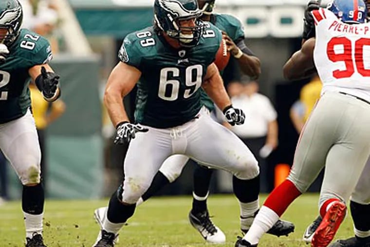 The Eagles signed left guard Evan Mathis to a five-year deal. (Yong Kim/Staff file photo)