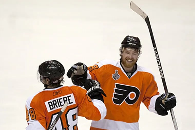 Claude Giroux celebrates with Danny Briere after the Flyers' Game 3 win over the Blackhawks. (Ed Hille / Staff Photographer)