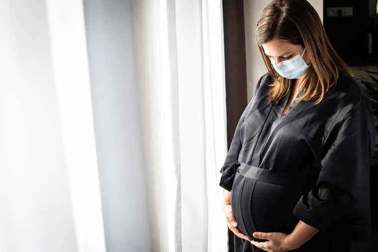 An analysis of more than 400,000 women who are between 15 and 44 years old and diagnosed with COVID-19 revealed that those who were pregnant had a 70% increased risk of dying compared to those who were not, according to the Centers for Disease Control and Prevention.