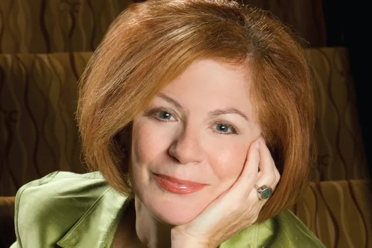 Sara Garonzik, who has helmed the Philadelphia Theatre Company from its tentative days as a professional troupe in 1982 to its status as well-regarded and highly visible anchor for the Avenue of the Arts, has decided to step down as executive producing director.