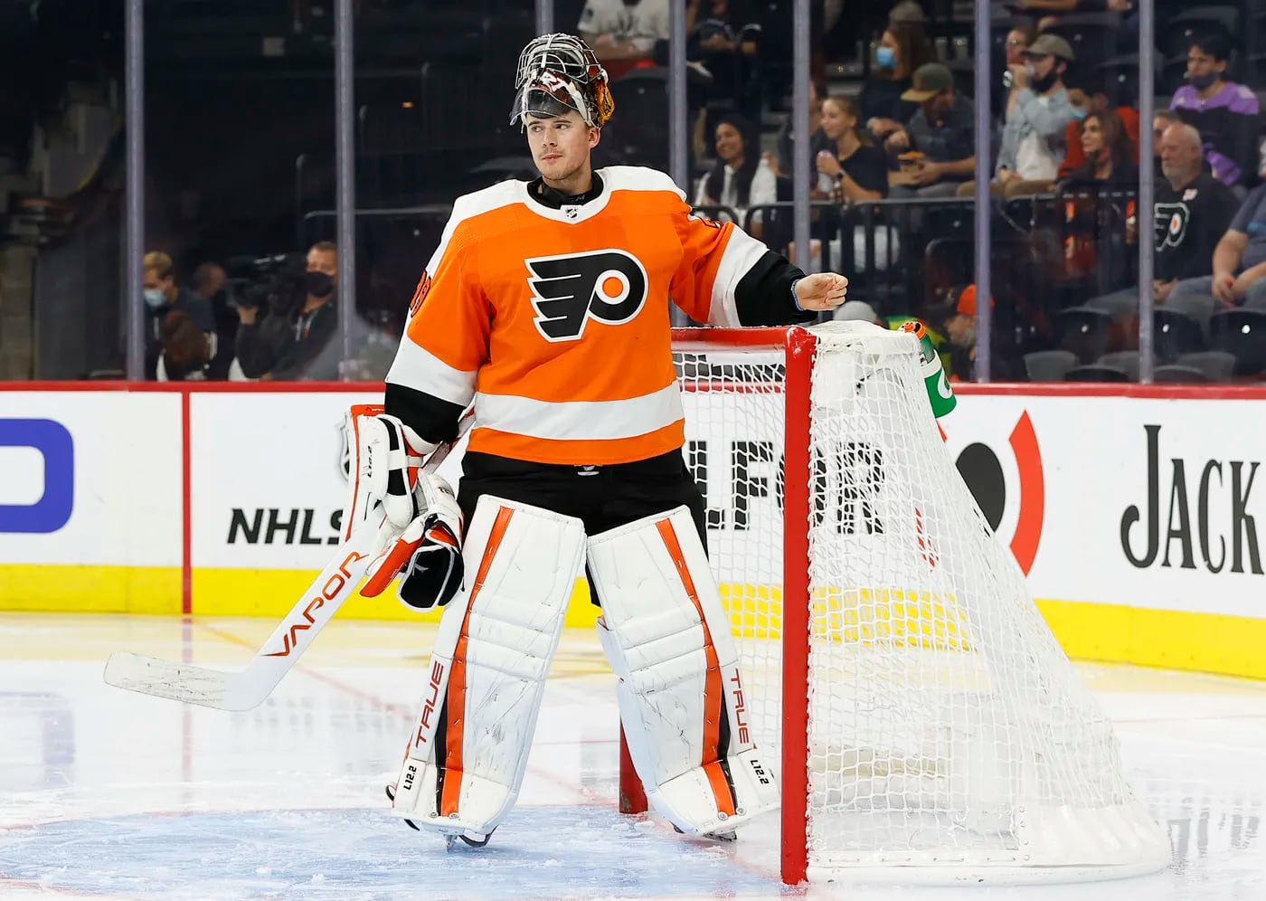 Philadelphia Flyers re-sign goalie Carter Hart for 3-year