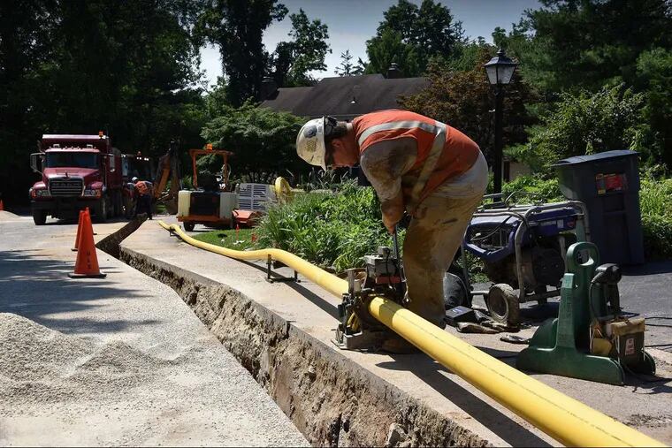 Peco Energy Co. says it has set new records for gas sales this winter because of the cold weather and growth in its customer base, such as the Bryn Mawr residents who were connected to the utility’s system by a new gas main.