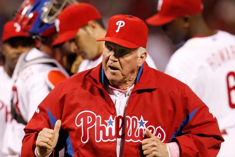 Phillies manager Charlie Manuel walks back to the dugout after making a pitching change. (Ron Cortes / Staff Photographer)
