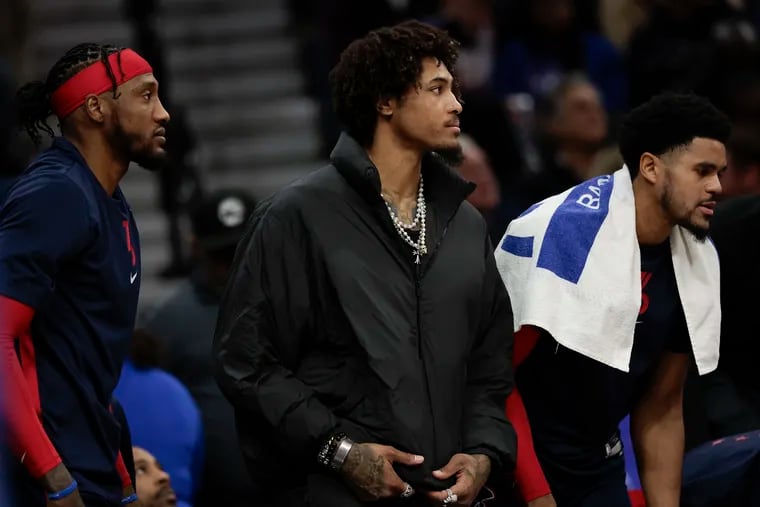 Injured Sixers forward Kelly Oubre Jr. (center) watches his teammates take on the Los Angeles Lakers on Nov. 27 with Robert Covington (left) and Tobias Harris.