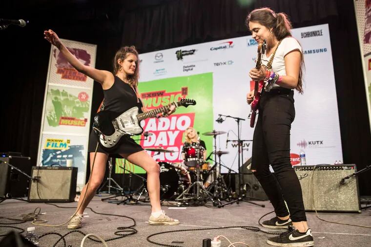 During the South by Southwest music festival, the Madrid garage-rock band Hinds, playing at the Austin Convention Center, were utterly charming.
