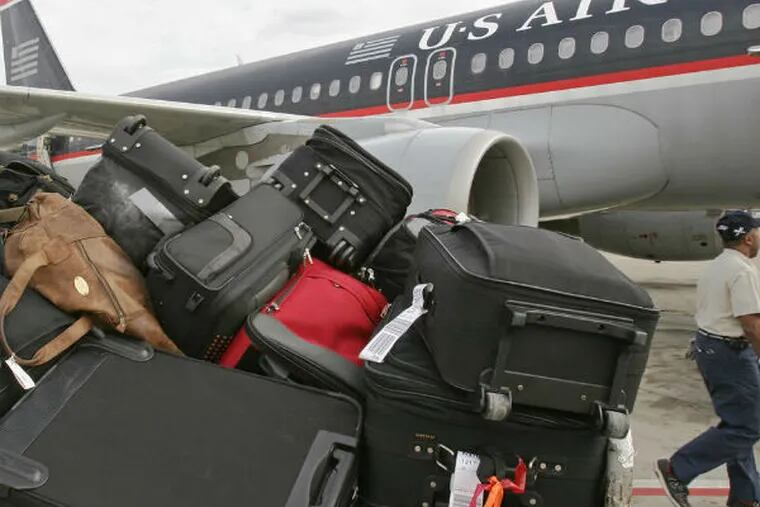 Loading baggage at Phila. International. Airlines are profiting even as more flights are late or canceled. (File photo: Michael S. Wirtz / Staff Photographer)