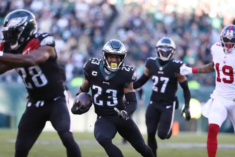 Eagles safety Rodney McLeod runs with the football after his third-quarter interception against the Giants.