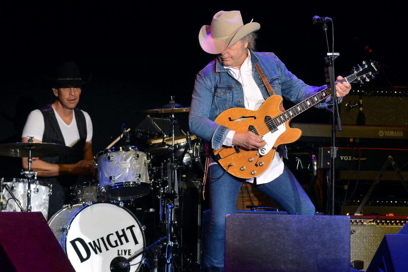 Dwight Yoakam Shouts Out Eagles Fans Ron Jaworski As He Headlines New Xcite Center At Parx