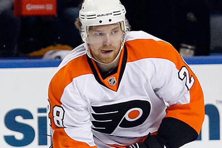 Claude Giroux is tied with Toronto's Phil Kessel for the NHL scoring lead with 39 points. (Yong Kim/Staff file photo)