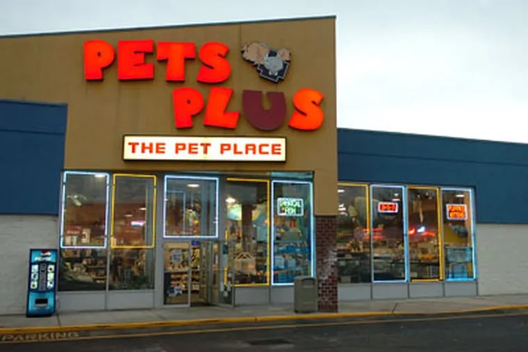 A dead body was mistakenly delivered to this Pets Plus store on Roosevelt Boulevard in Northeast Philadelphia. (Sarah J. Glover / Staff Photographer)