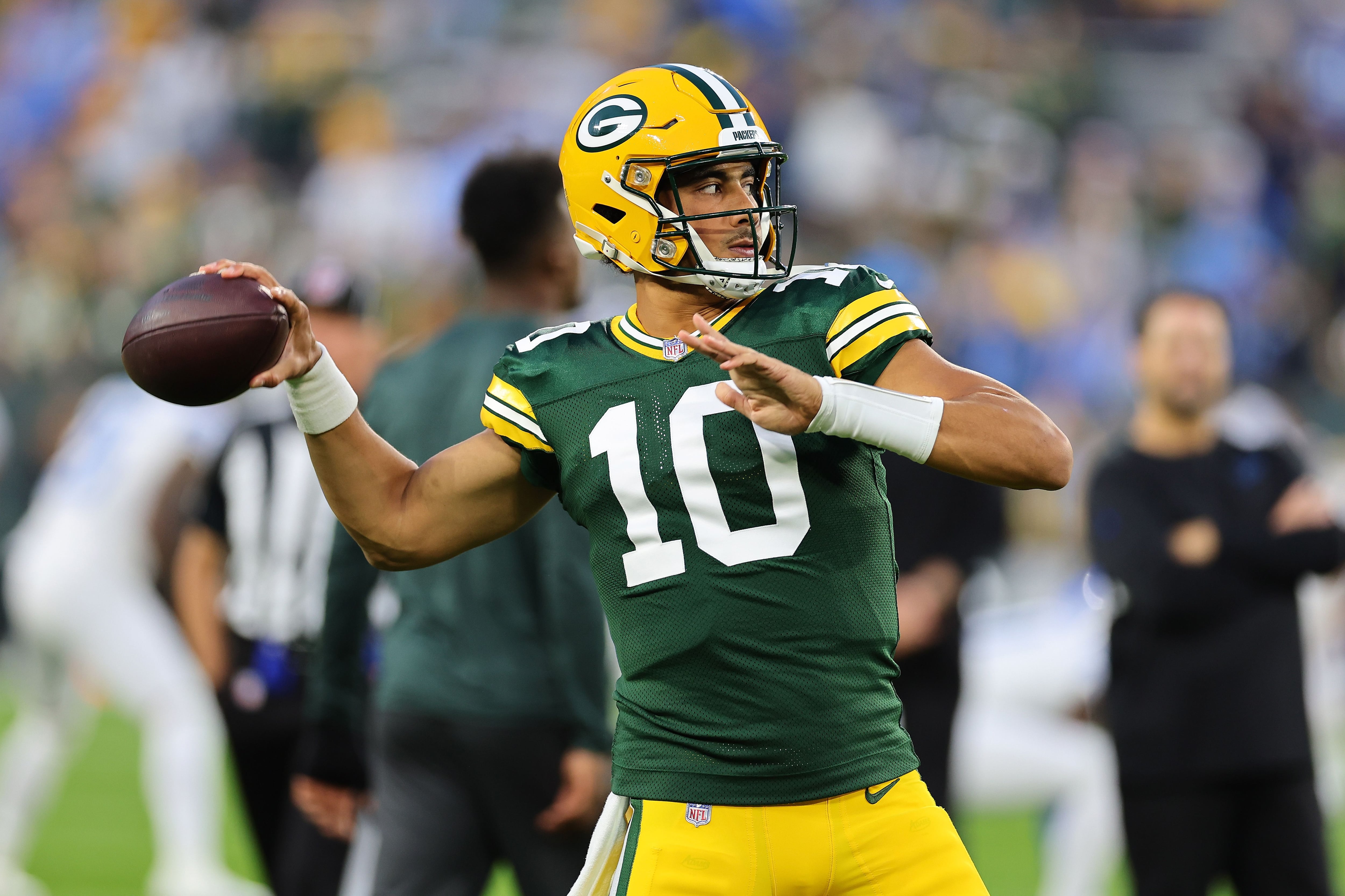 Packers vs Raiders odds, picks, predictions: Back Green Bay in an upset