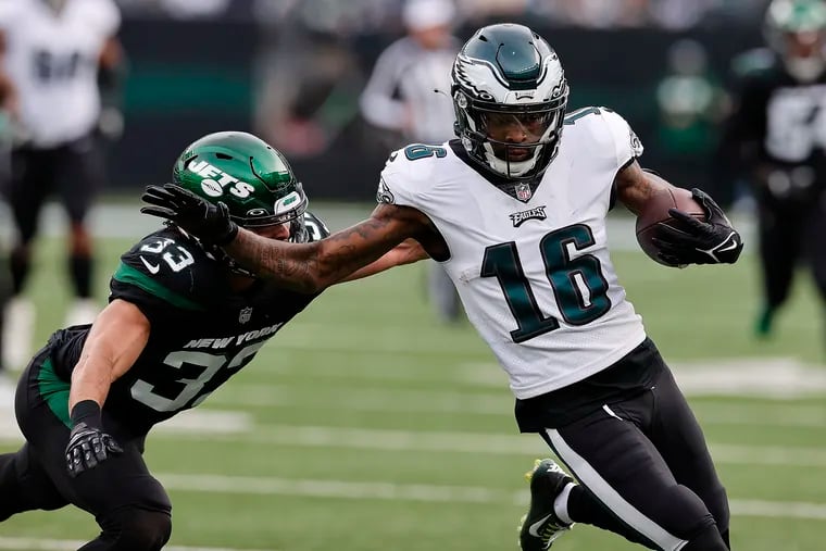 Eagles wide receiver Quez Watkins (right) recently came off the team's COVID-19 protocol list.