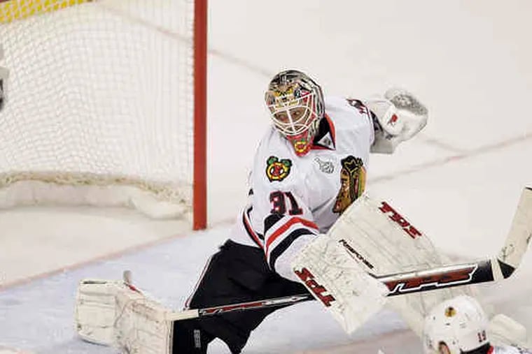 Blackhawks goalie Antii Niemi can't stop first-period goal by Claude Giroux. The goal put the Flyers ahead, 3-1.