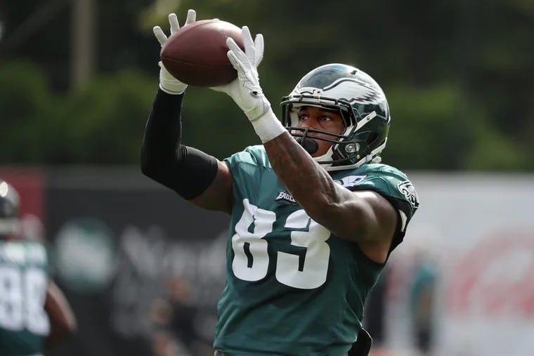 Tight end Joshua Perkins catches a pass during Eagles training camp Tuesday.