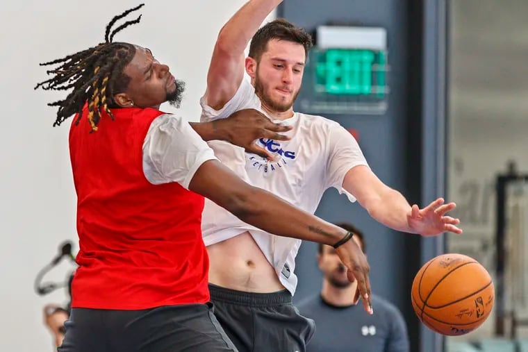 Xavier's Zach Hankins, right, fights for the ball against LSU's Naz Reid during a pre-draft workout at the Sixers' practice facility in Camden on Monday.