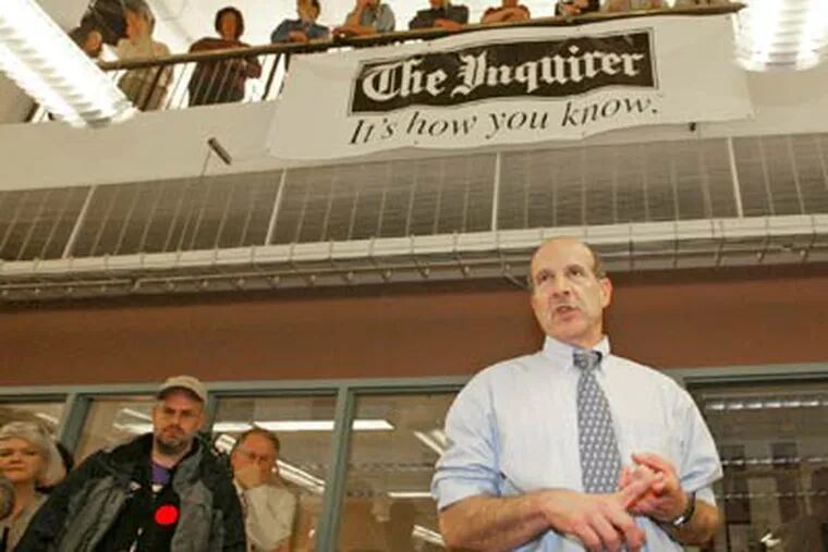 New Inquirer editor Bill Marimow addresses the staff in the newsroom during the announcement on Nov. 8, 2006. He stepped down as editor today and will become an investigative reporter at the paper. (File photo)