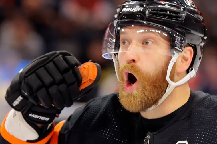 The Flyers' Claude Giroux shouts instructions to teammates in the first period against the Panthers.