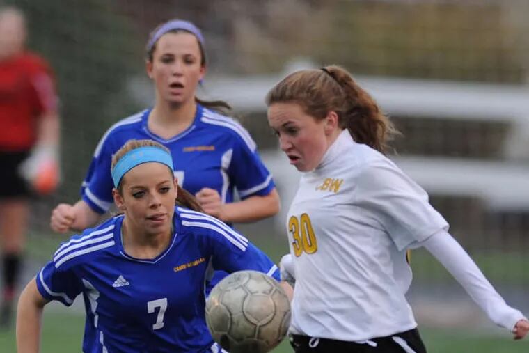 West's Olivia Kirchner (right) gets to the ball ahead of Aideen O'Donoghue. BRADLEY C. BOWER / For The Inquirer